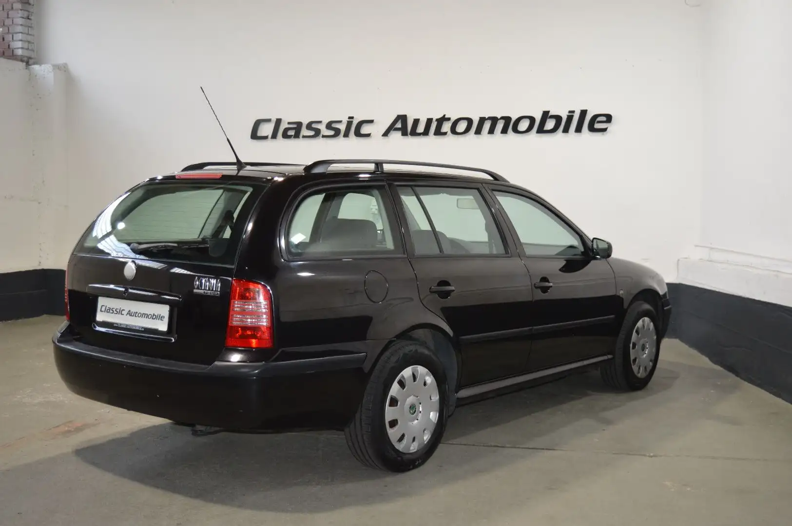 Skoda Octavia Combi Tour 1,6*Klimaanlage* Czarny - 2