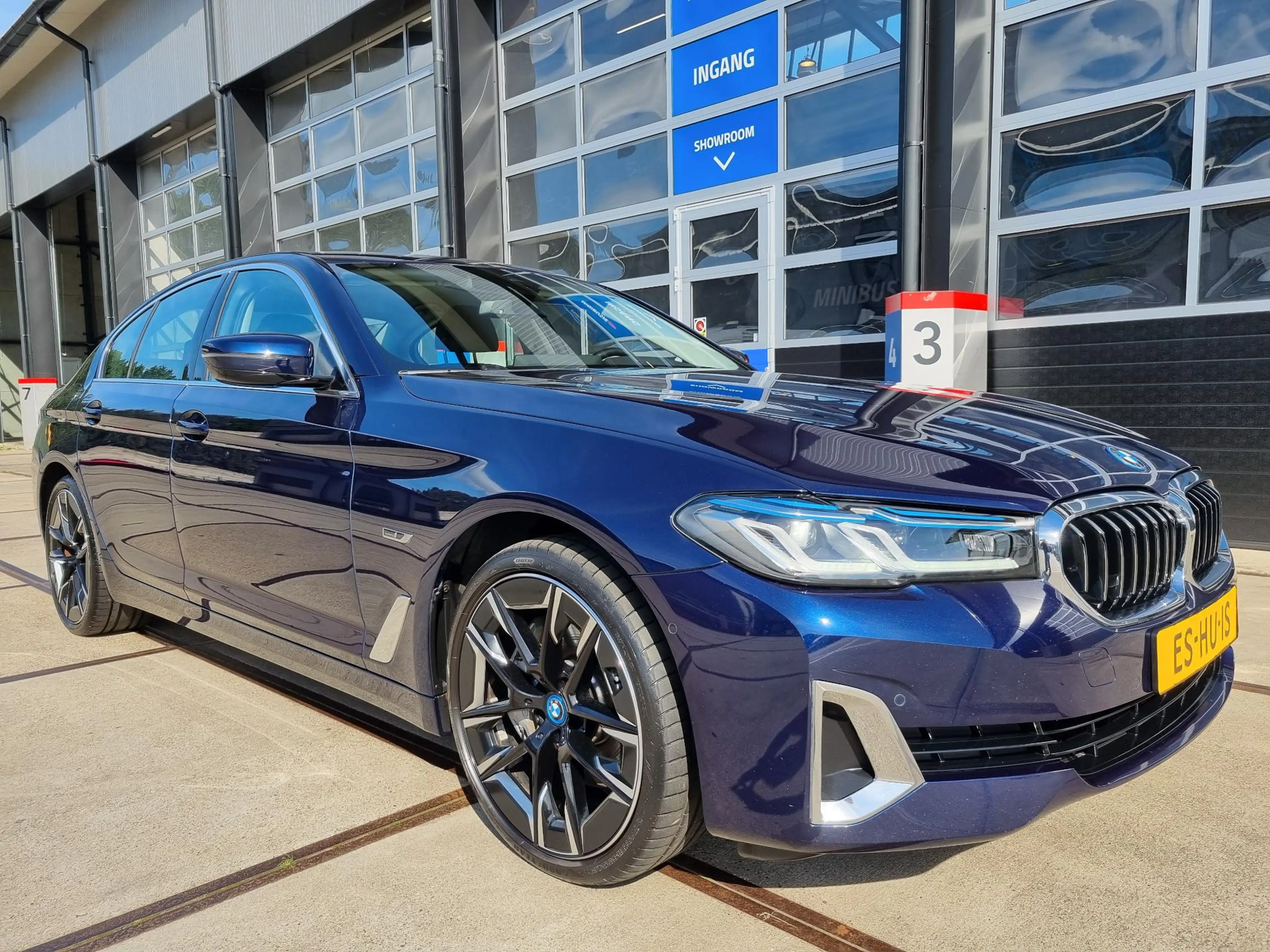 BMW 545 5-serie 545e xDrive 394pk. / Individual Tansanitbl — photo 33