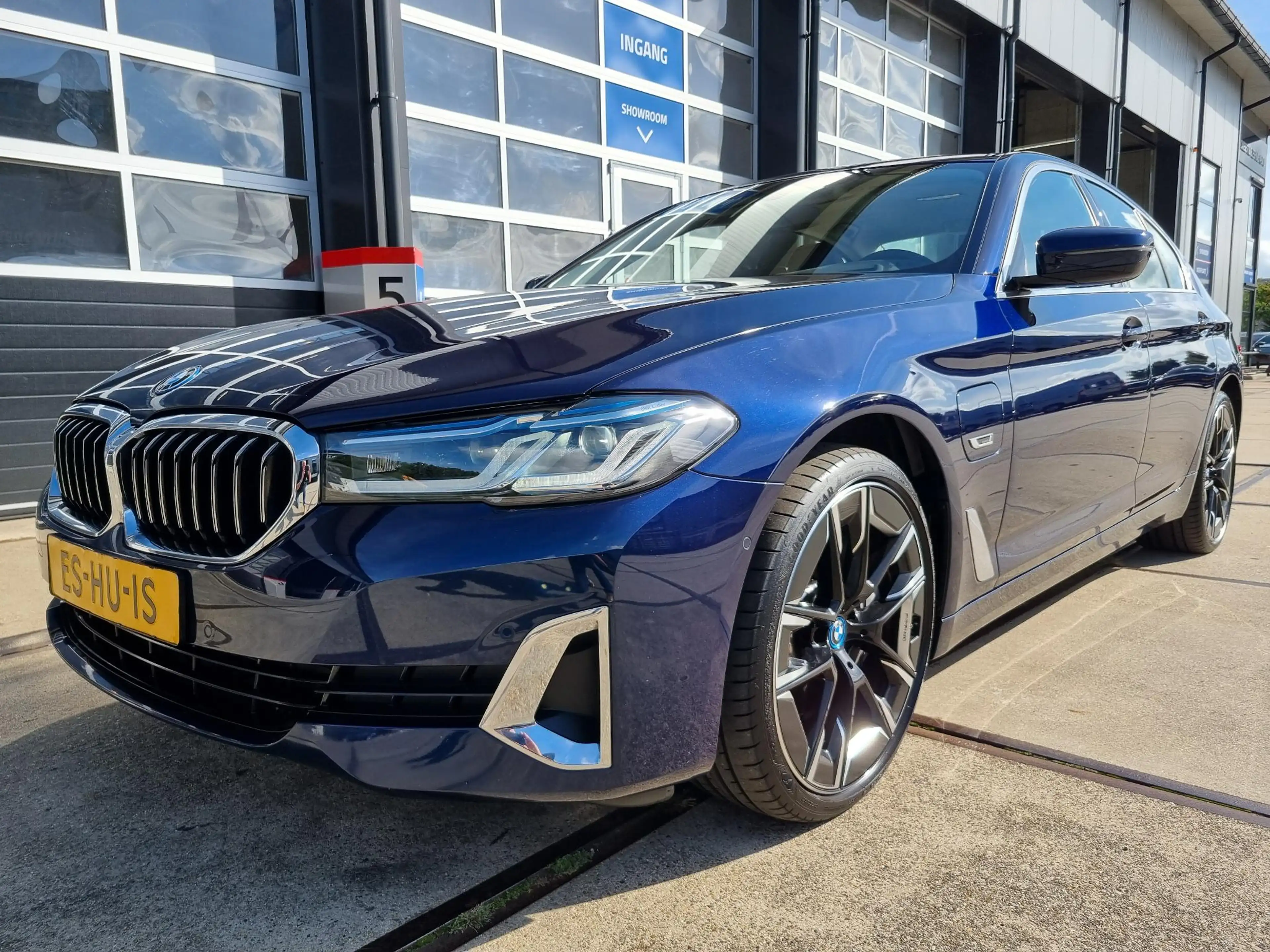 BMW 545 5-serie 545e xDrive 394pk. / Individual Tansanitbl — photo 31