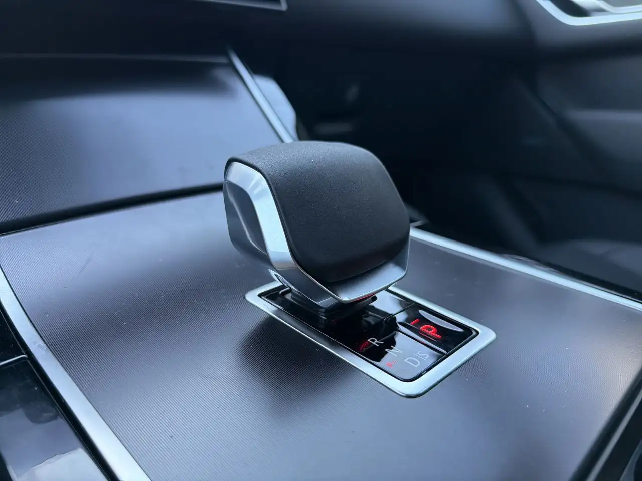 Land Rover Range Rover Velar снимка Land Rover Range Rover Velar