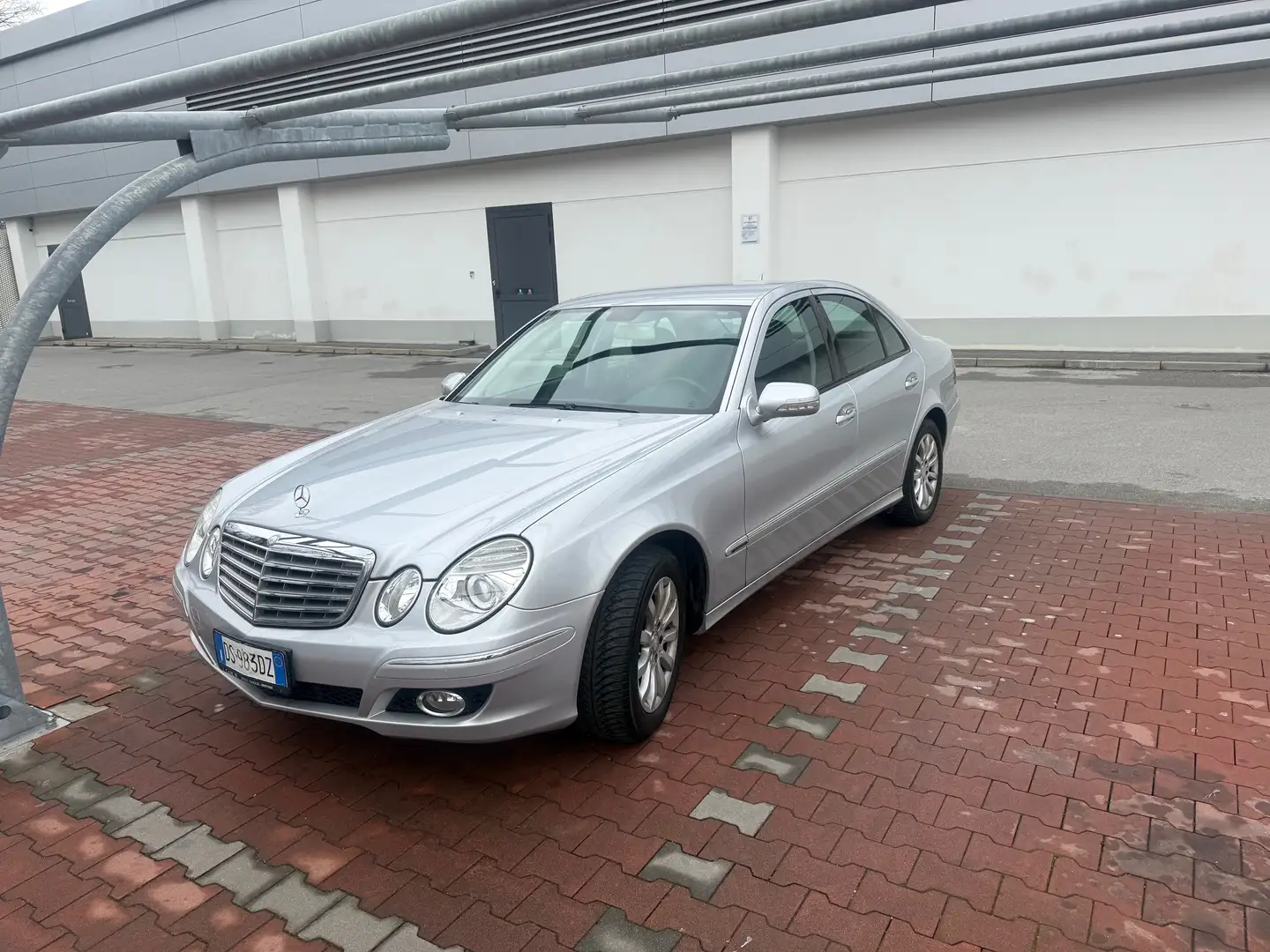 Mercedes-Benz E 200 Classe E - W211 Berlinak evo Classic 184cv Silver - 1