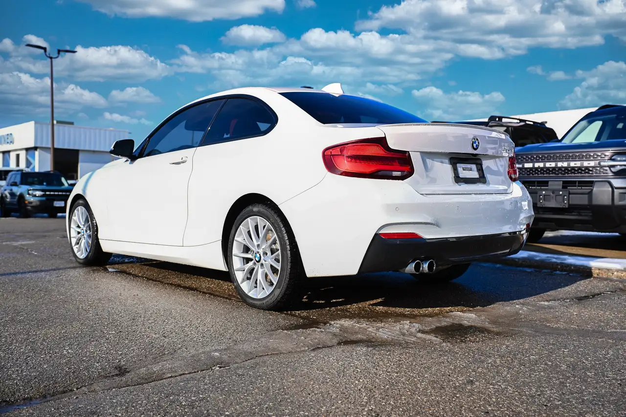 BMW 2 Series снимка BMW 2 Series