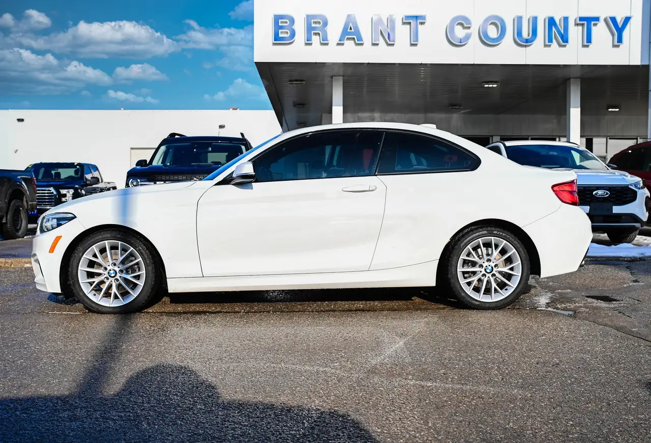 BMW 2 Series снимка BMW 2 Series