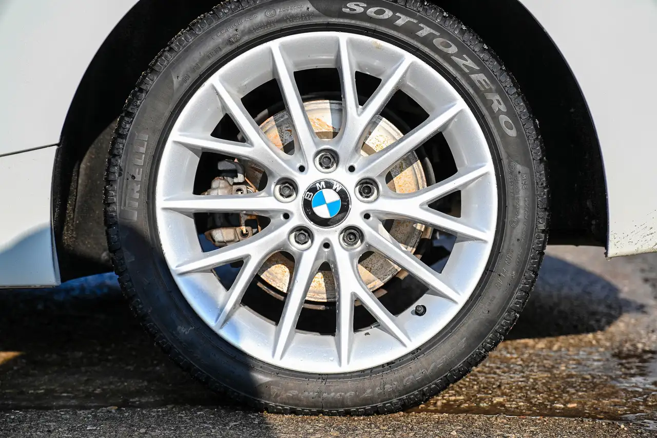 BMW 2 Series снимка BMW 2 Series