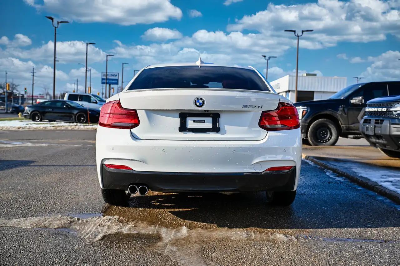 BMW 2 Series снимка BMW 2 Series