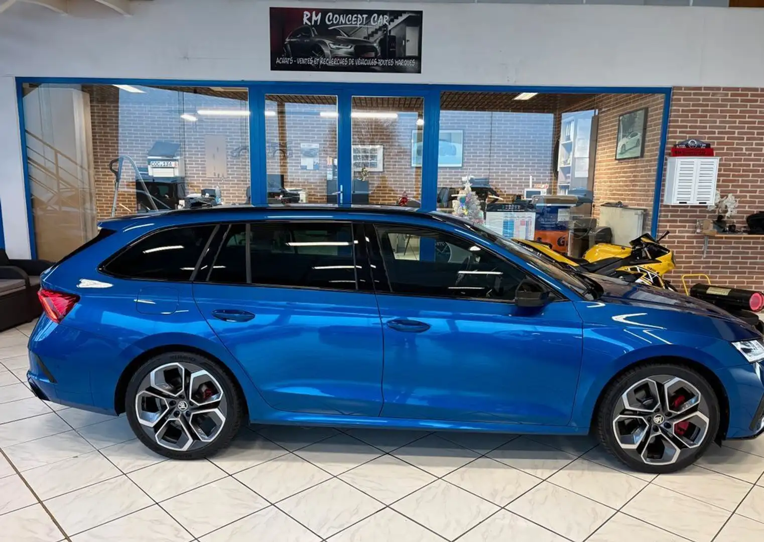 Skoda Octavia RS 2.0 TSI 245CH ACC-DSG-GPS-LED-KEYLESS-AFFICHAGE TETE HAUTE-SIEGES ELECTRIQUE-SON CANTON-ATTACHE REM Blau - 2