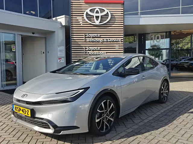 Toyota Prius 2.0 Plug-in Hybrid 220 PARK-SENSOREN BLIND-SPOT KE