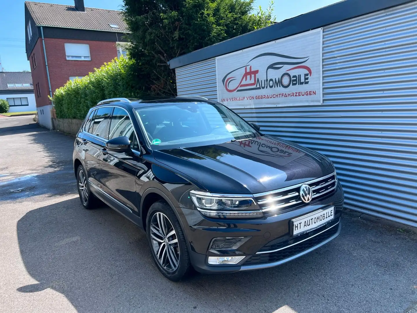 Volkswagen Tiguan 2.0TSI DSG NAVI/LEDER/SHZ/PANORAMA/AHK Schwarz - 1