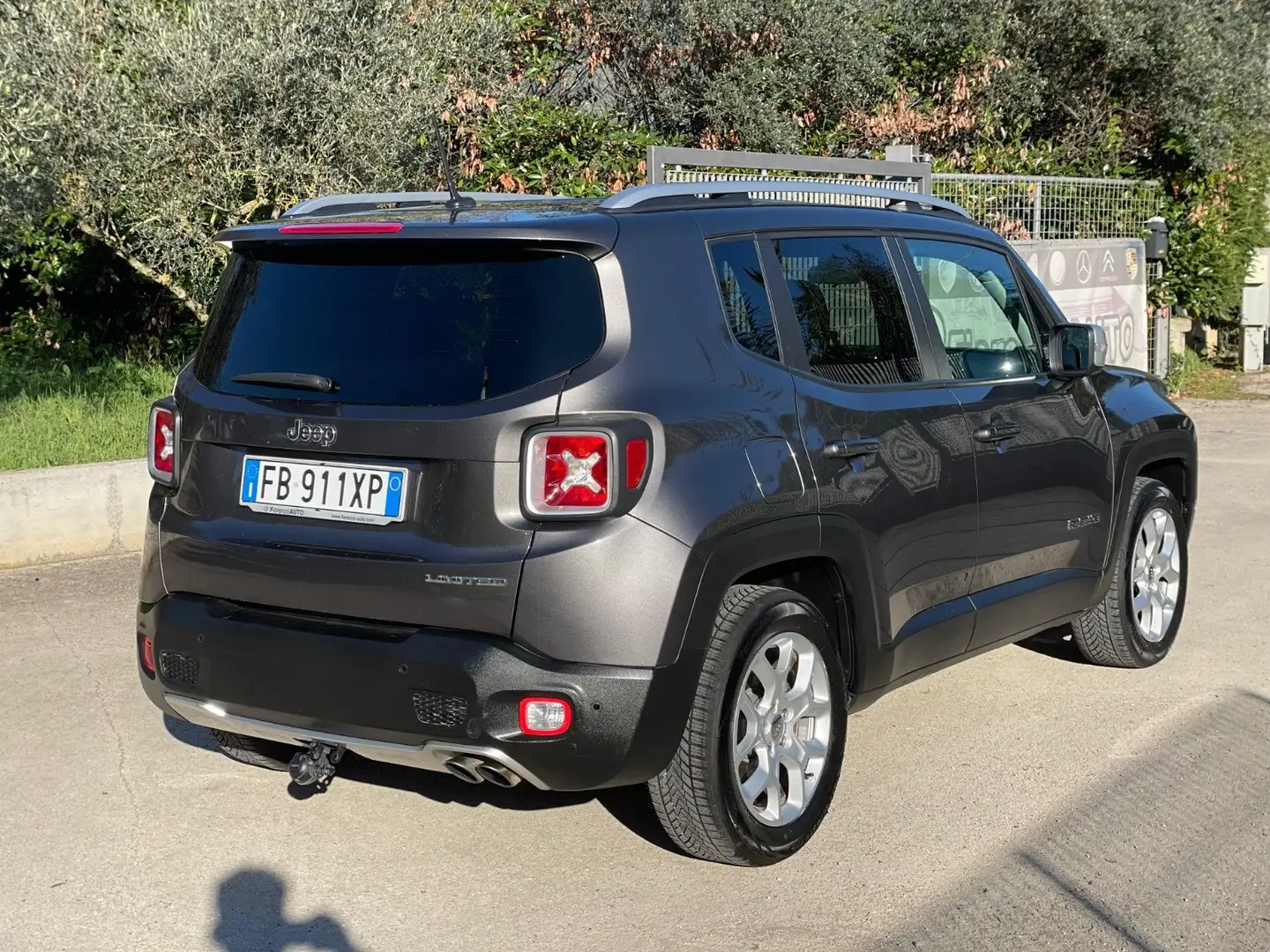 Jeep Renegade 1.4 140CV Auto Limited -TUA SENZA VINCOLI- Gris - 1