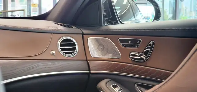 Mercedes-Benz S-Class view 18
