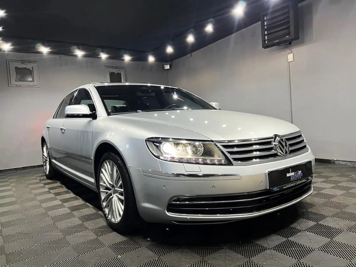 Volkswagen Phaeton 4.2 V8 4Motion|VOLL|STHZ|E.GSHD|ENTERTAINMENT Plateado - 2