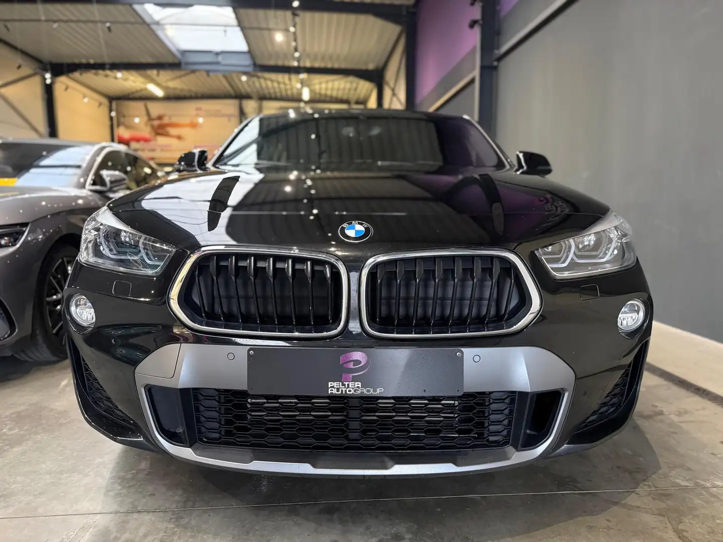 BMW X2 sDrive18I Automaat M-Pakket proper! Noir - 2