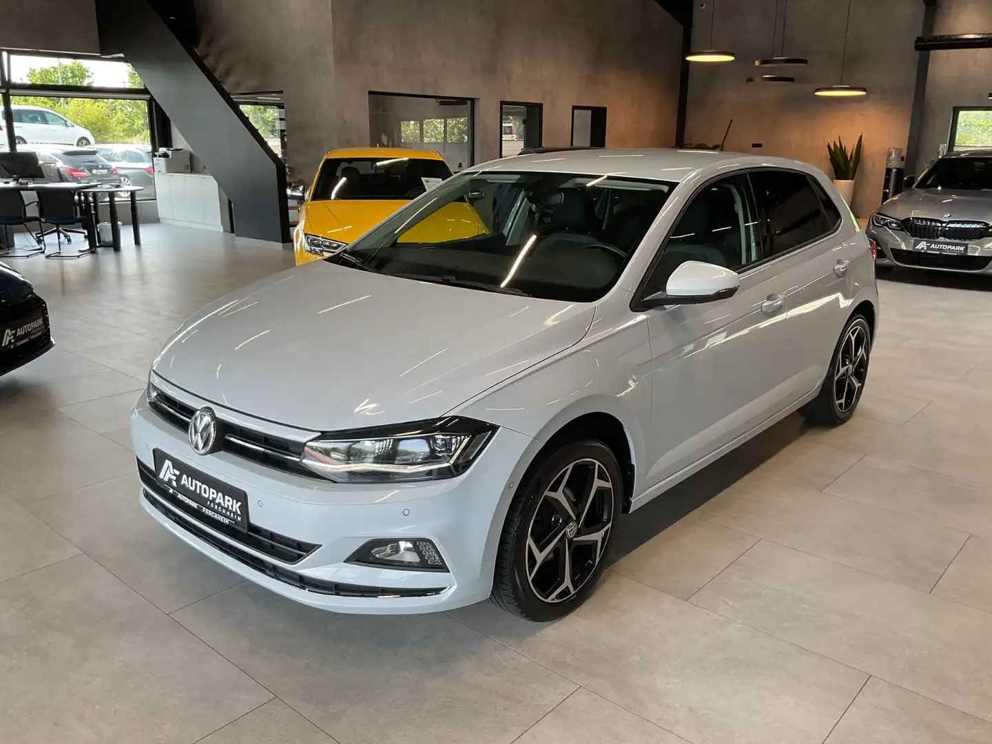 Volkswagen Polo 1.0 TSI DSG Highl. LED Navi Kamera Keyless Silber - 1