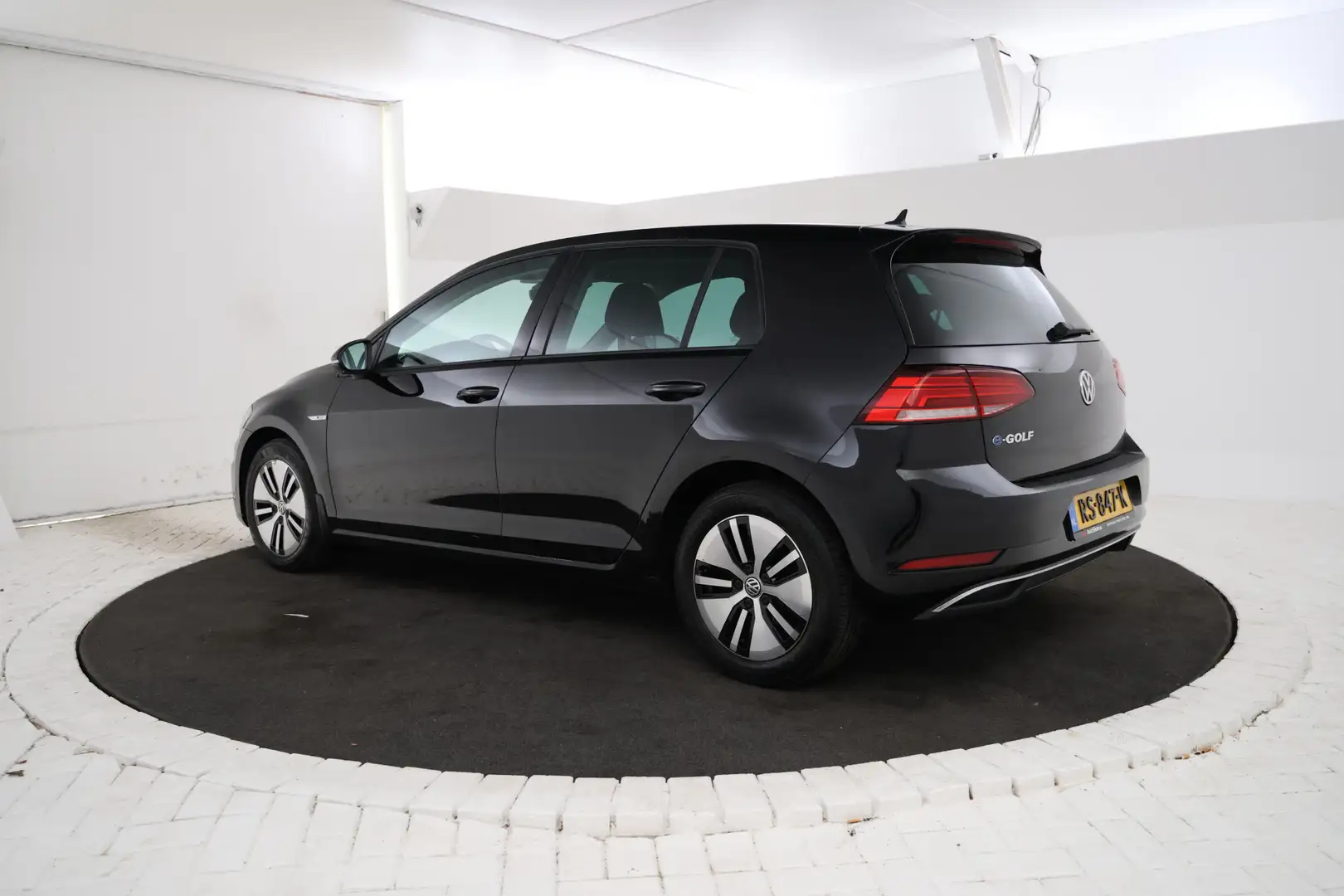 Volkswagen e-Golf e-Golf Automaat, Virtual, Climate, Чёрный - 2