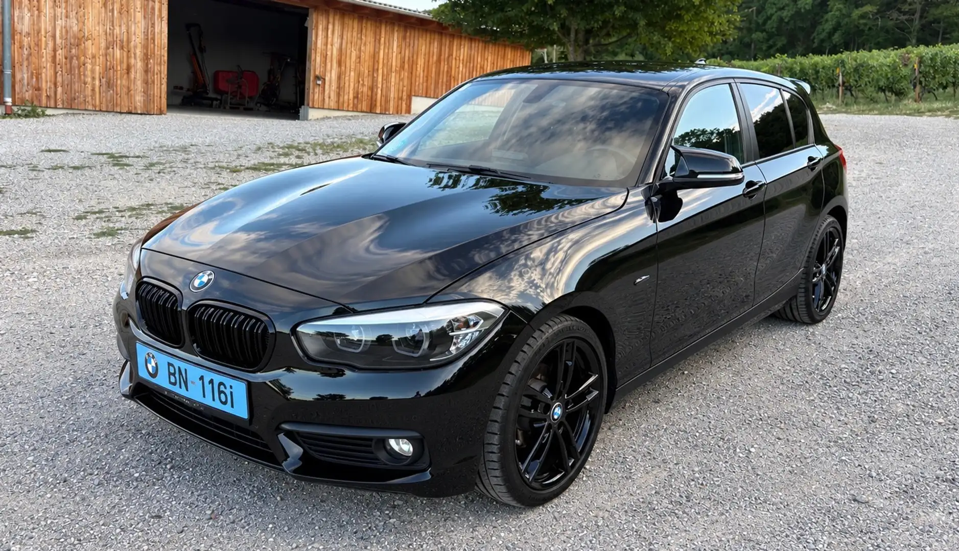 BMW 116 116i TOP Service gepflegt, Garagenauto, nur 68T Km, 18" M-Sport Felgen, frisches BMW-Service mit Rechnung Schwarz - 2