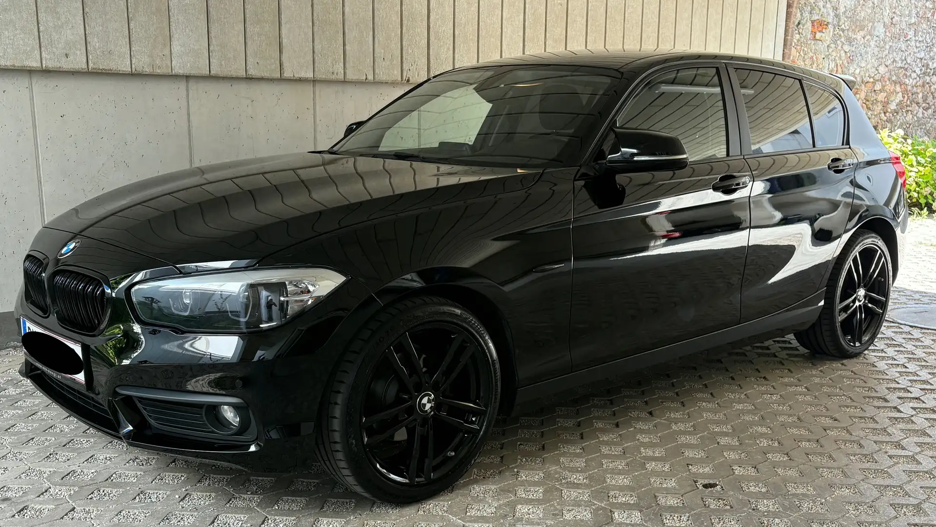 BMW 116 116i Advantage Service gepflegt, wenig KM, 18" orig. BMW Felgen 8fach bereift Schwarz - 2
