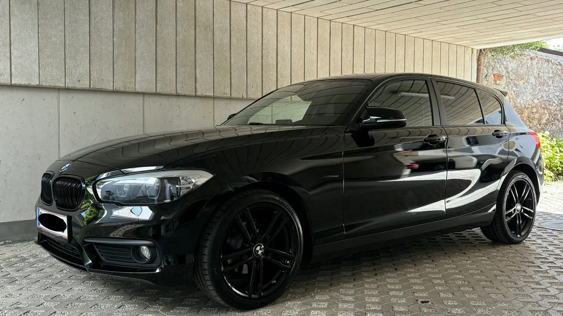 BMW 116 116i Advantage Service gepflegt, wenig KM, 18" orig. BMW Felgen 8fach bereift Schwarz - 1