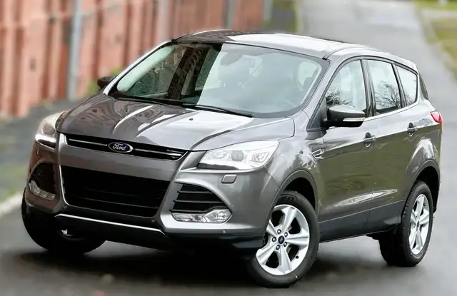 Ford Kuga Titanium Navi SHZ Bi-Xenon 4x4 PDC