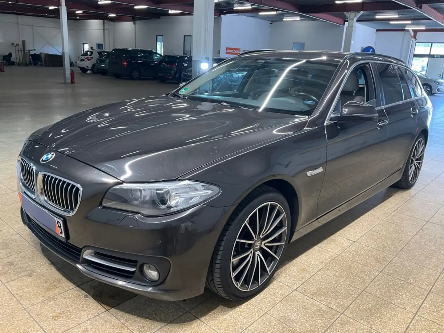 BMW 530 d xDrive+Tüv Neu+Automatik+Leder Beige+ Schwarz - 1
