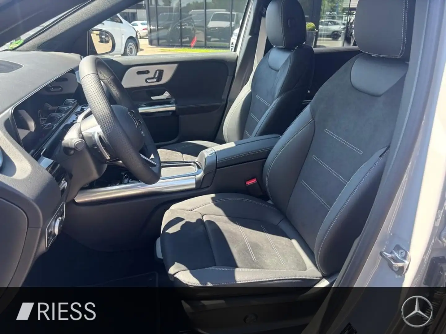 Mercedes-Benz GLA 250 e EQ AMG+AHK+PANO+360°+MULTIBEAM+DISTRONIC Grau - 2