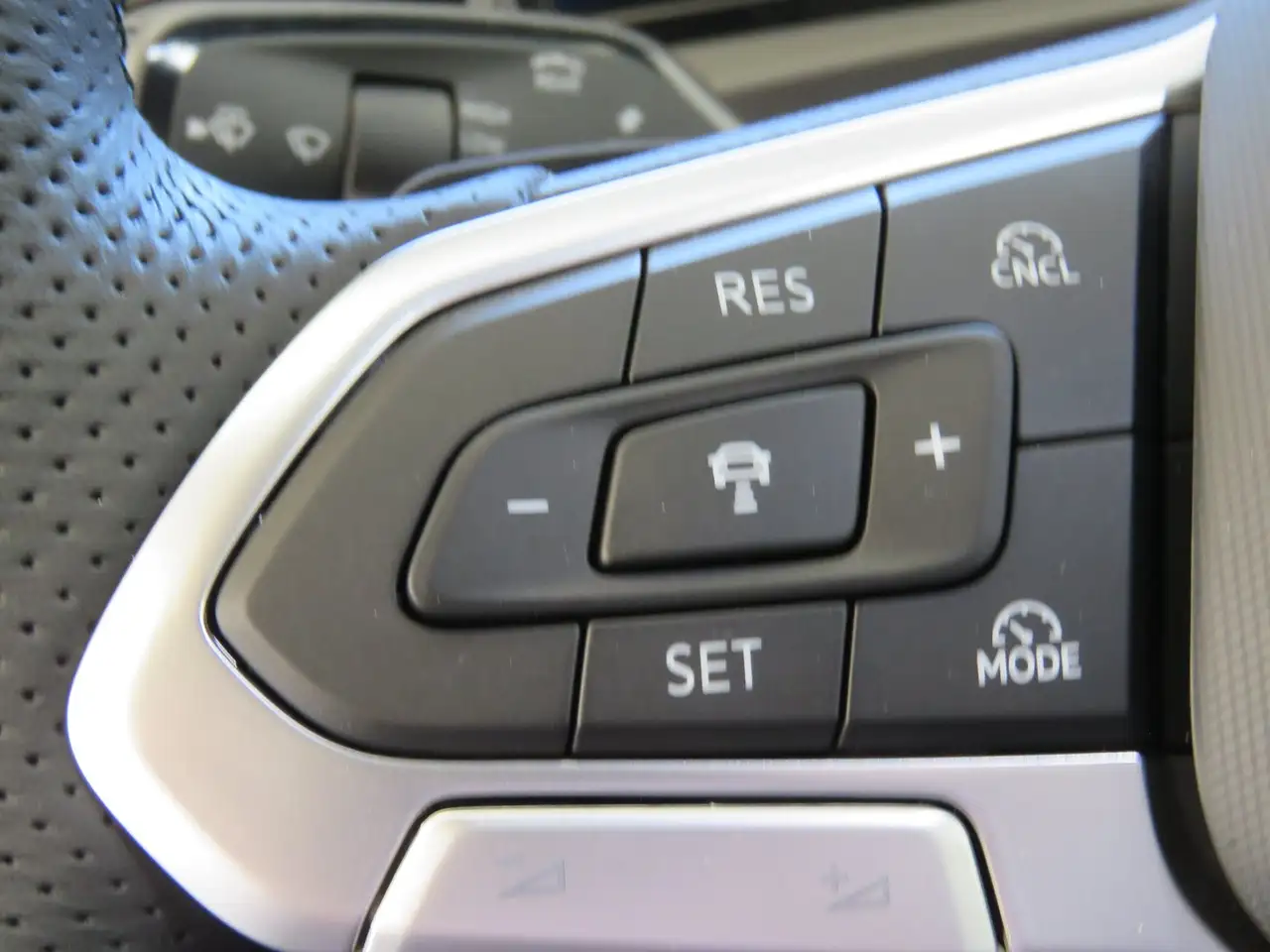 Volkswagen Tiguan Sport TDI DSG 10