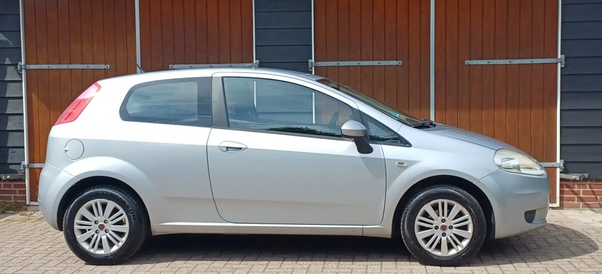 Fiat Grande Punto 1.4 Edizione Lusso, Distributieriem vervangen, Nie Grijs - 2