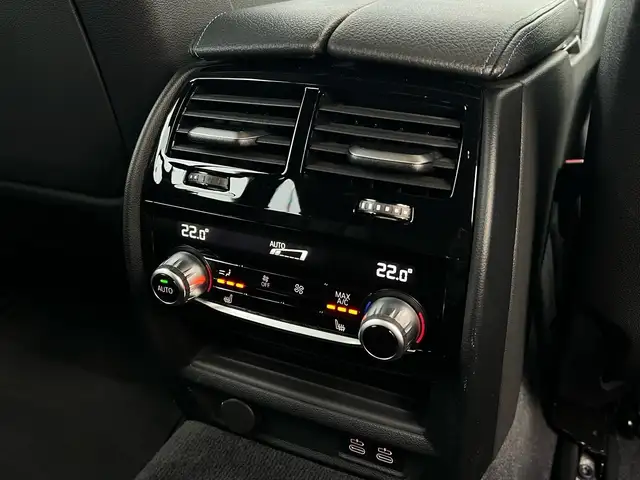 BMW 5 Series view 7