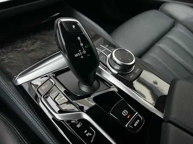 BMW 5 Series view 9
