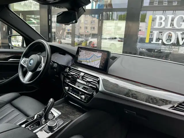 BMW 5 Series view 5