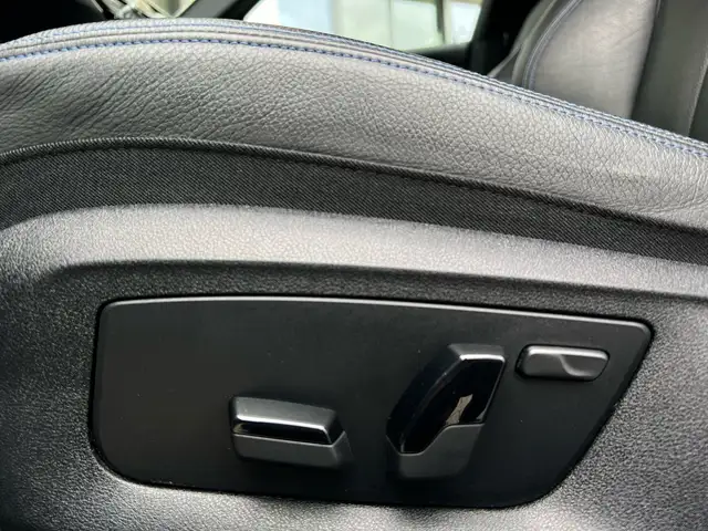 BMW 5 Series view 6