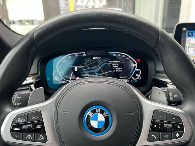 BMW 5 Series view 14