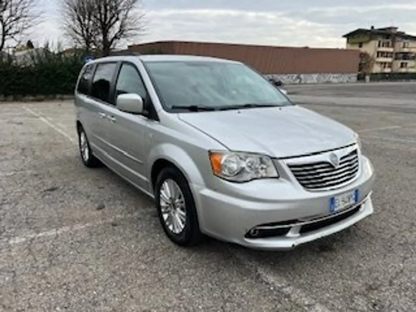 Lancia Voyager Voyager V 2.8L Gold 163cv auto Argento - 1