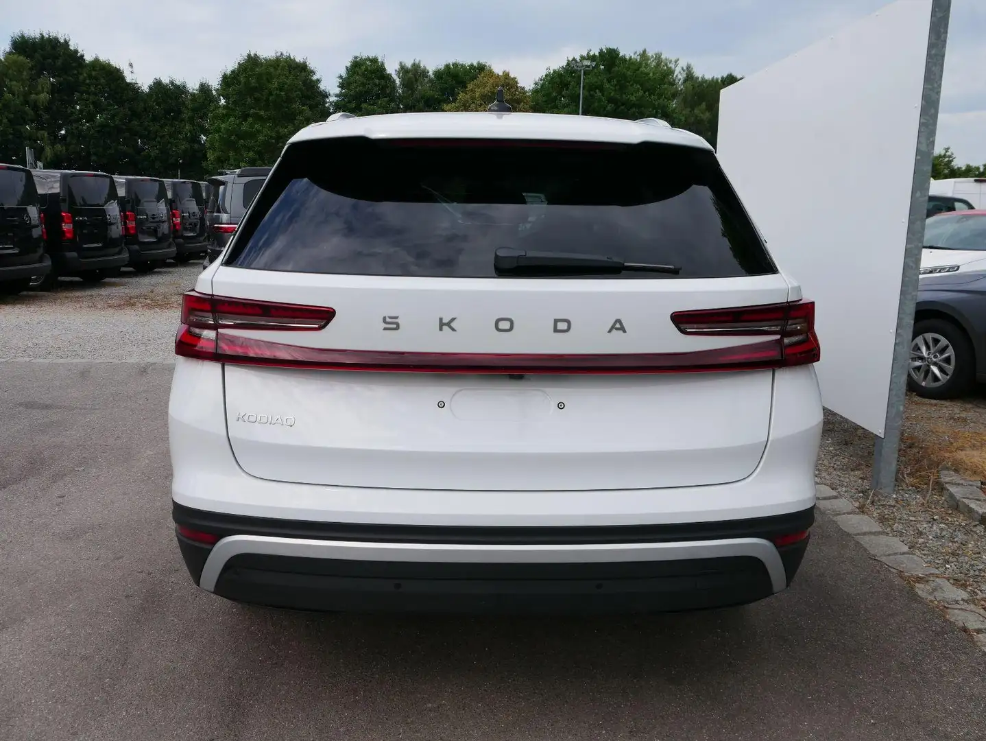 Skoda Kodiaq 1.5 TSI mHEV Selection DSG*NAVI*PDC*KAMERA*LED*SHZ Weiß - 2