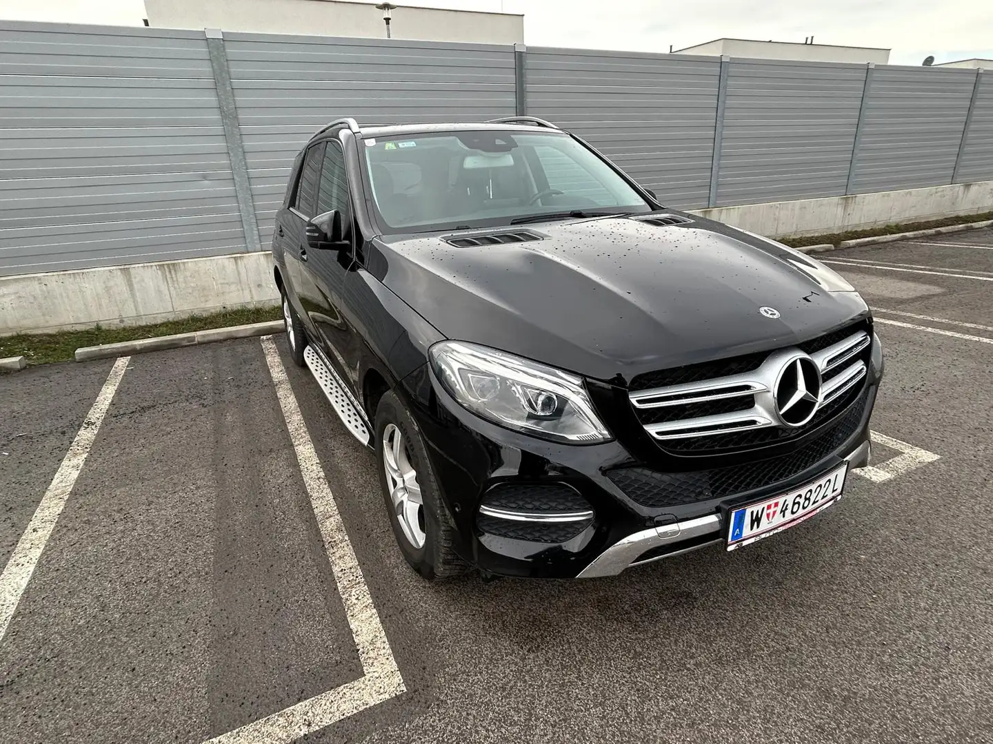 Mercedes-Benz GLE 250 GLE 250 d 4Matic Aut. Schwarz - 2