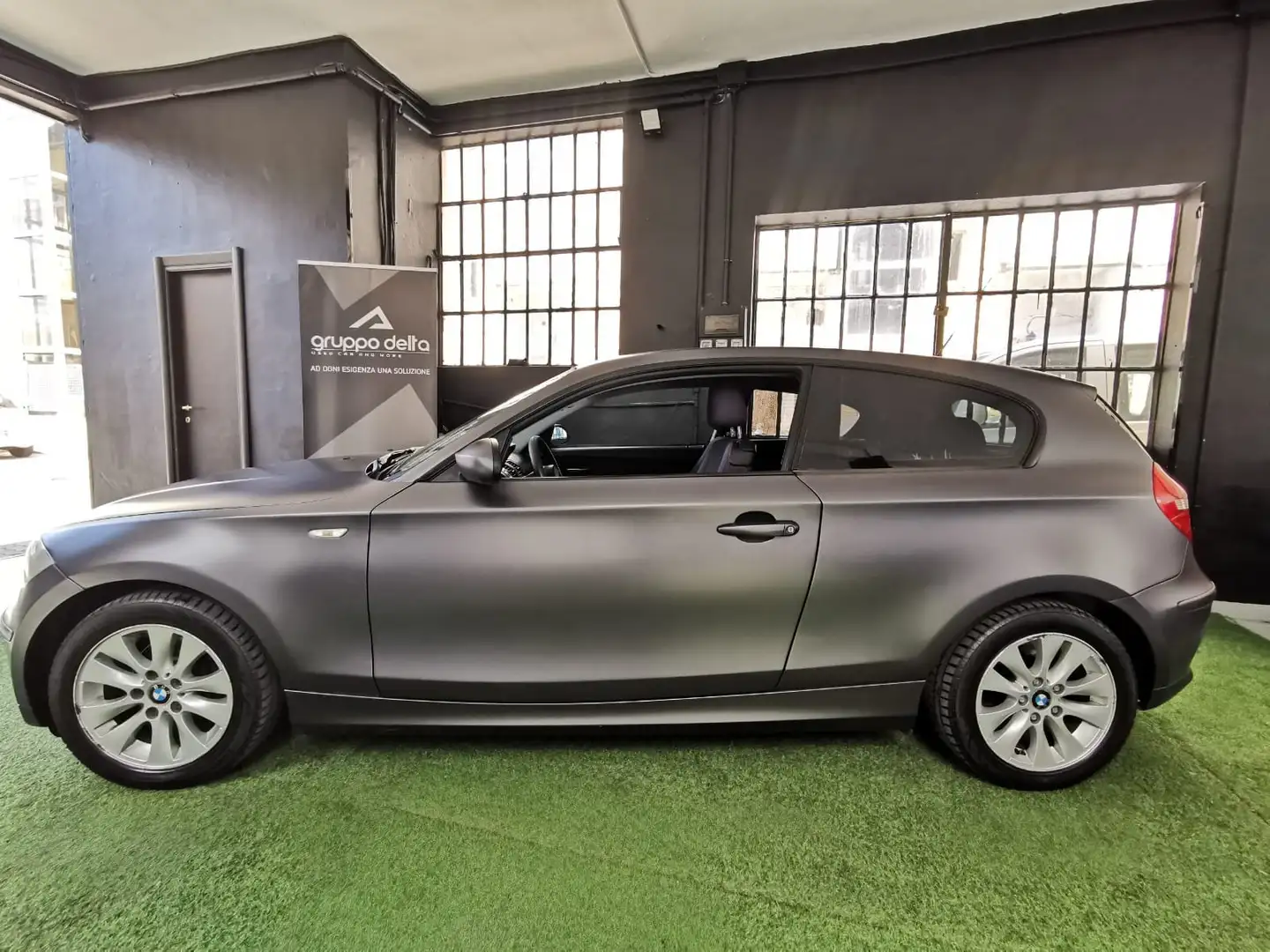 BMW 118 Serie 1 118i 3p Futura Grigio - 2