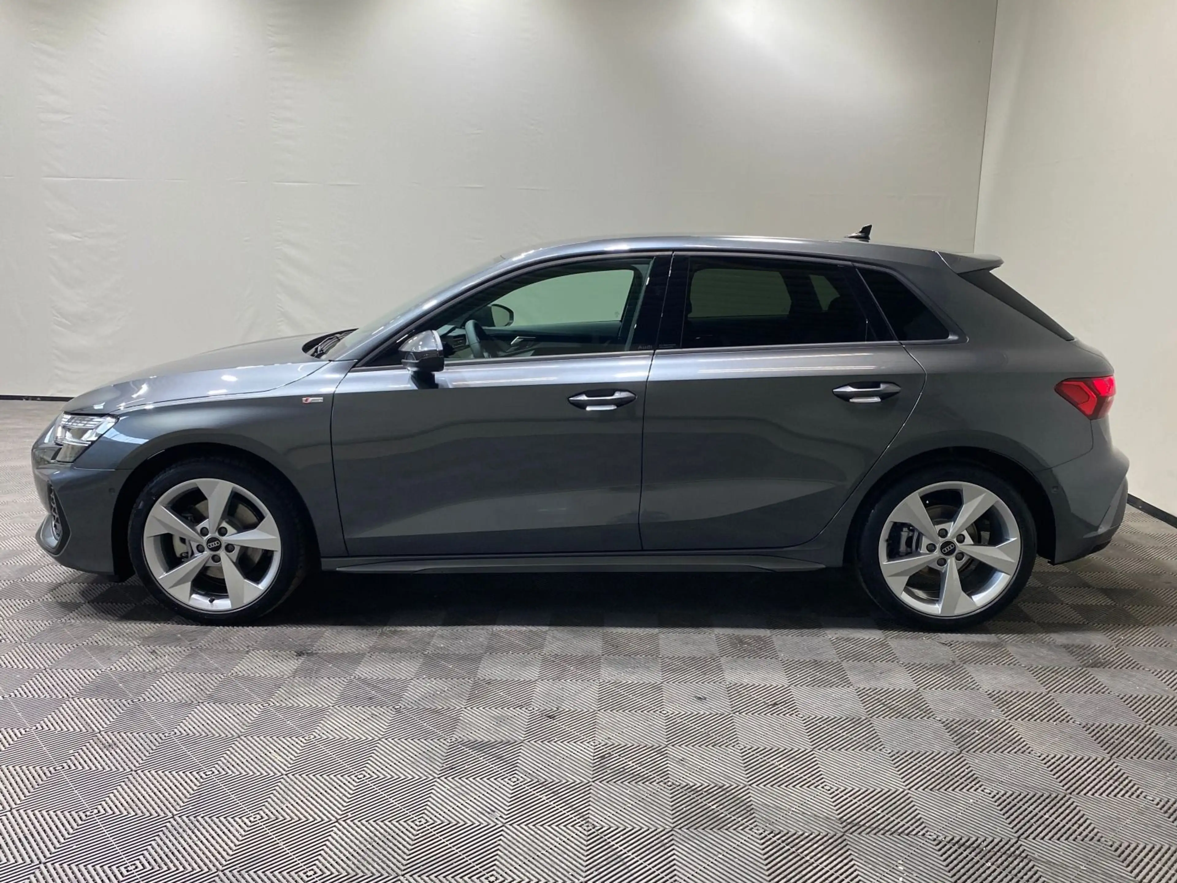 Audi A3 S line TFSI quattro S tronic | NAVI — photo 3
