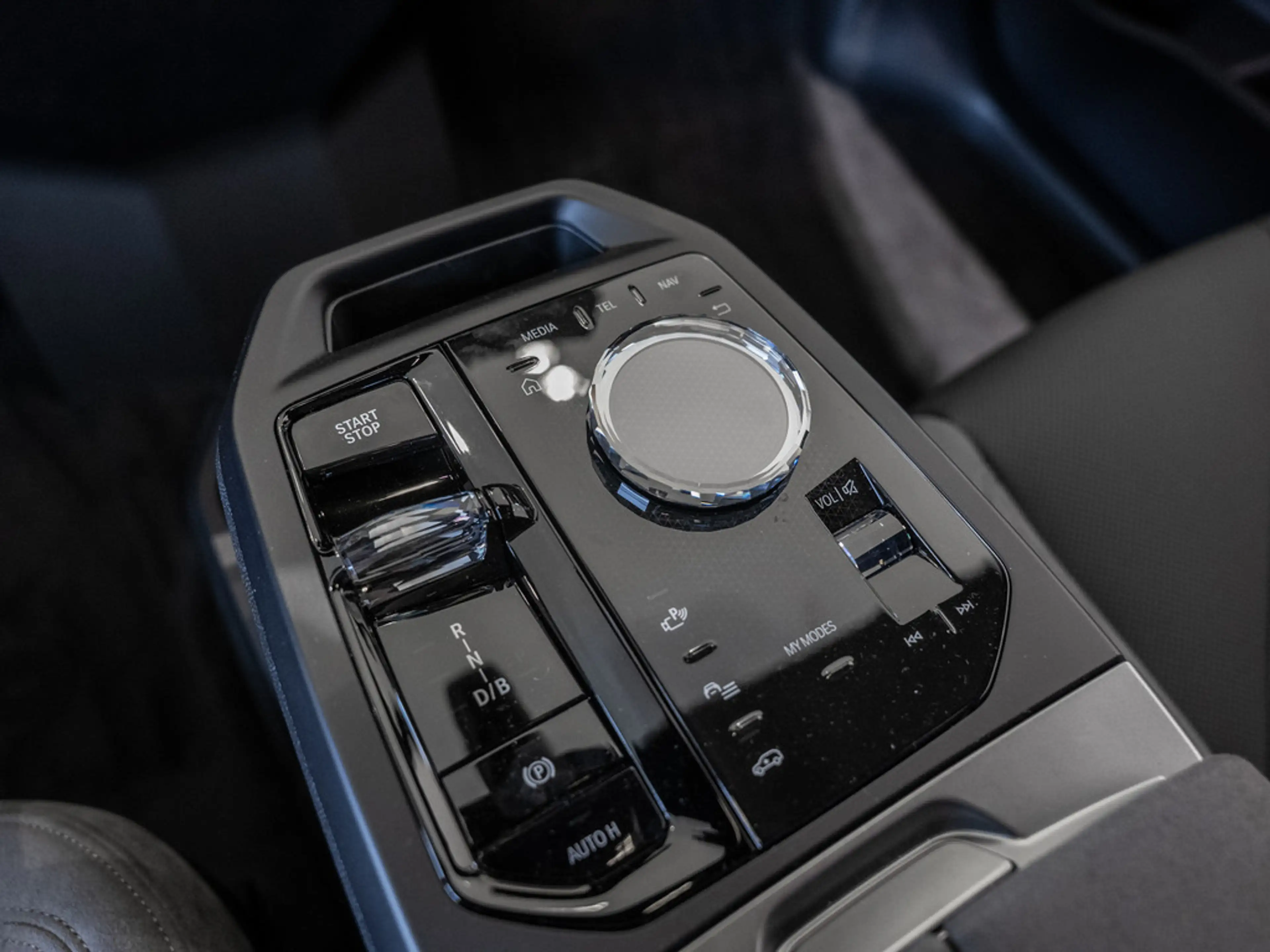 BMW iX xDrive60 M-Sport Pro FACEL. 360° PANO LED — photo 11