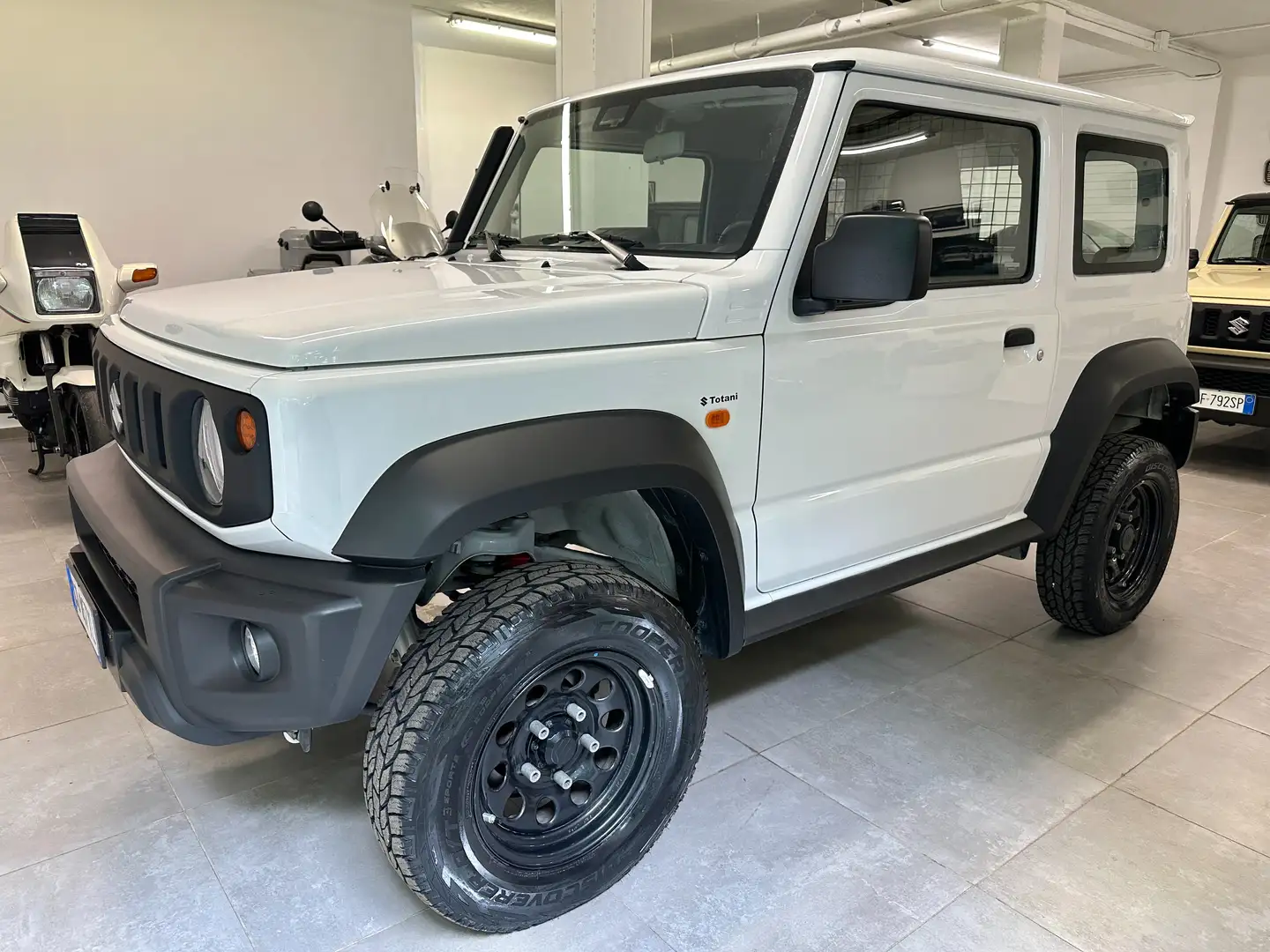 Suzuki Jimny UNIPROP * NEOP * BIANCO SANTORINI * ASSETTO RIALZ Biały - 1
