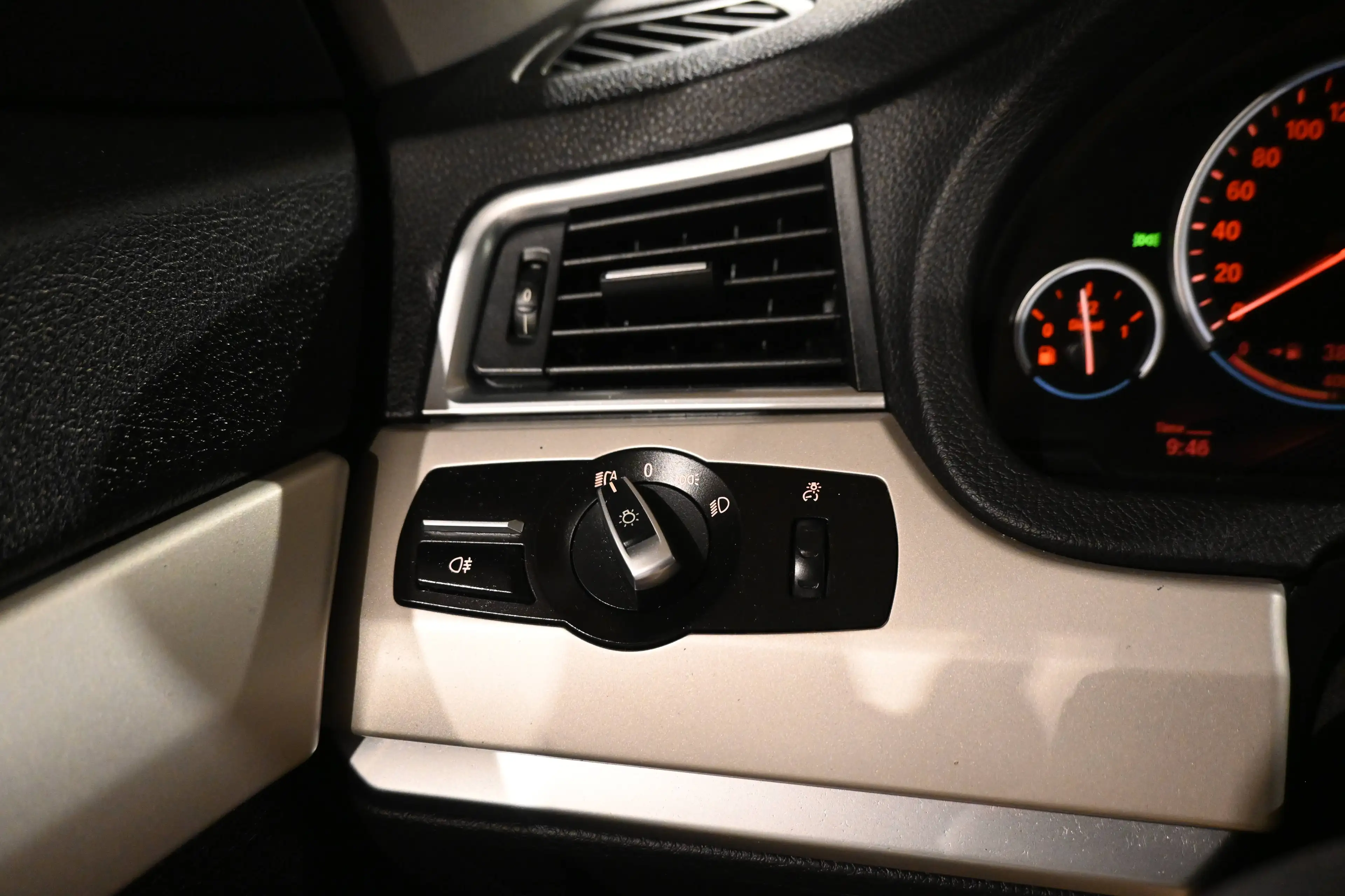 BMW 520 520 GT 520da GT / EURO 6b / CAMERA 360 / CUIR / GPS NAVIGATION / XENON / PDC !! — photo 12