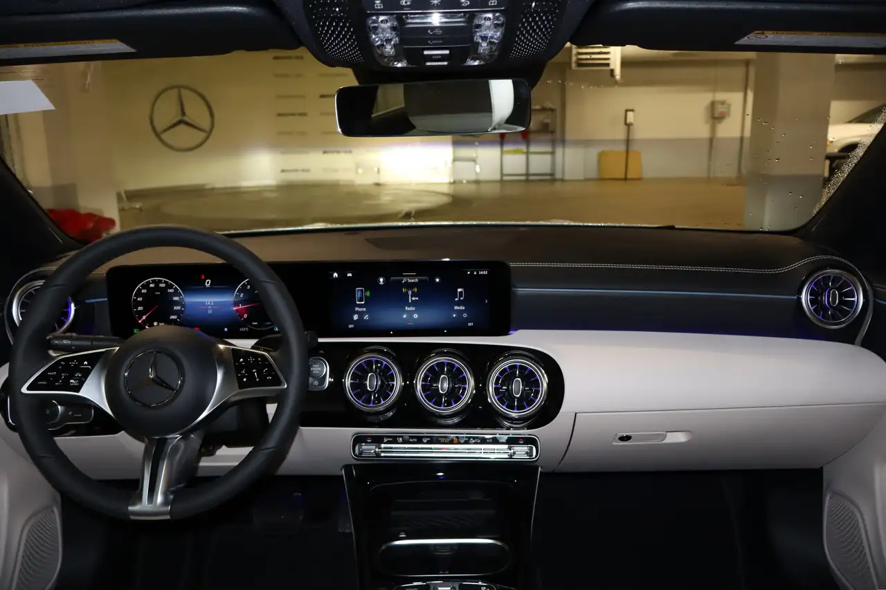 Mercedes-Benz CLA снимка Mercedes-Benz CLA