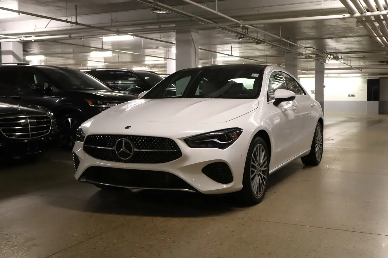 Mercedes-Benz CLA снимка Mercedes-Benz CLA