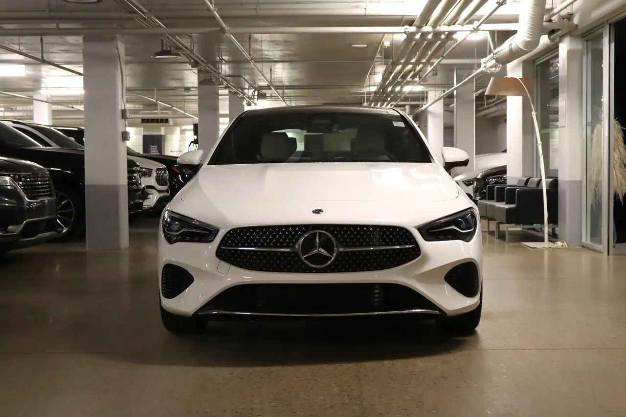 Mercedes-Benz CLA снимка Mercedes-Benz CLA