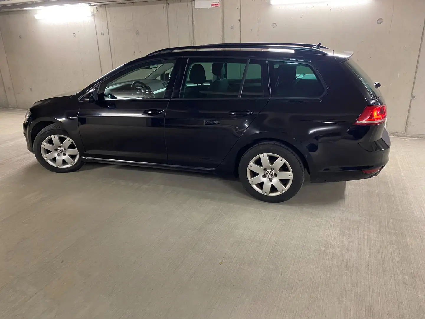 Volkswagen Golf Variant Cup 1,6 TDI Allrad Schwarz - 1