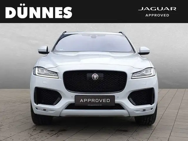 Jaguar F-Pace view 8