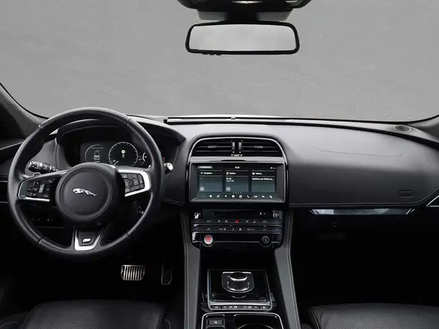 Jaguar F-Pace view 4