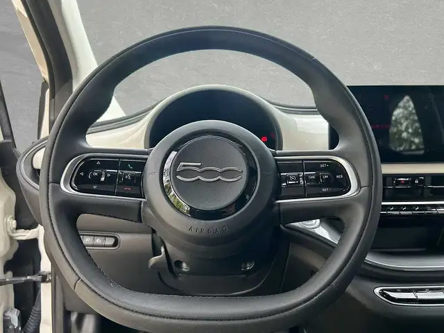 Fiat 500e view 11