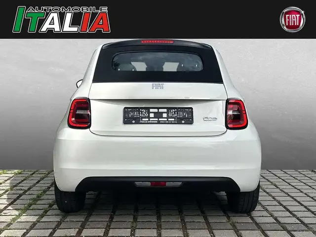 Fiat 500e view 4