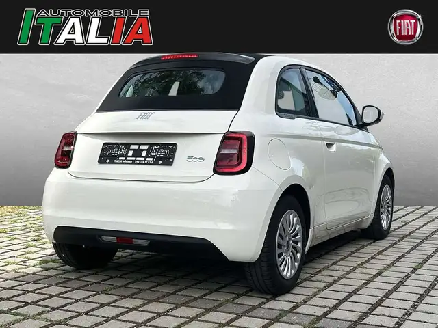 Fiat 500e view 2