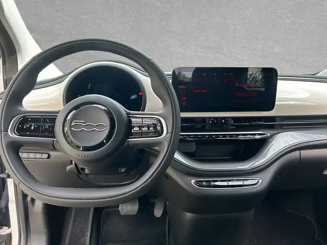 Fiat 500e view 7