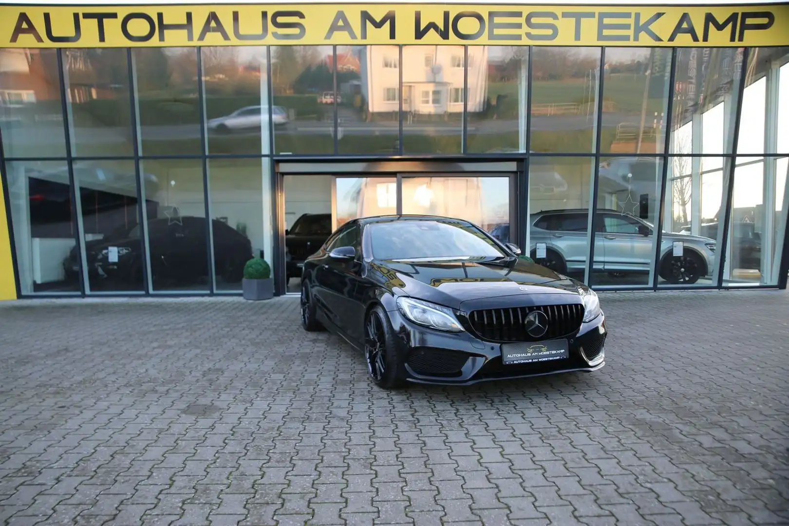 Mercedes-Benz C 300 *AMG*BLACK*DAB*SPORT-AUSP*STANDHEIZ*LED*AMBIENT Schwarz - 1